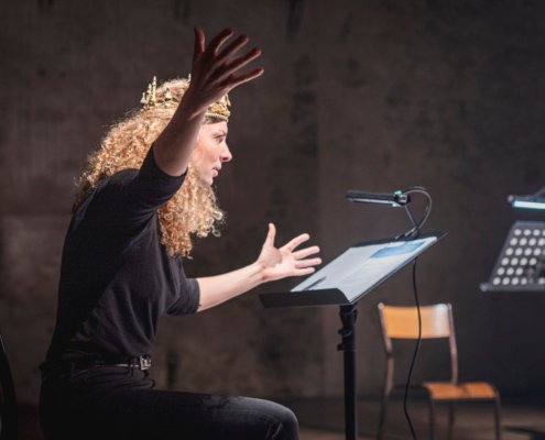 Jeanne Godard au Theatre Dans Les Vignes. Mon Rayaume pour un cheval!
