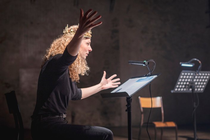 Jeanne Godard au Theatre Dans Les Vignes. Mon Rayaume pour un cheval!